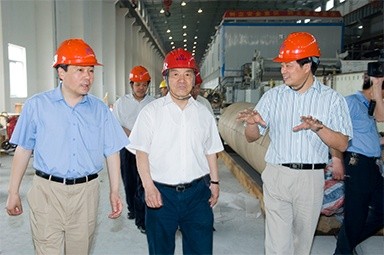 2007年5月25日，时任全国政协常委、经济委员会副主任、中国包装联合会会长石万鹏一行来公司视察