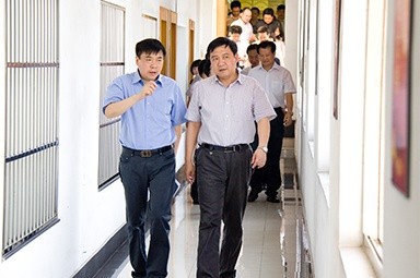 2012年7月5日，时任嘉兴市委书记李卫宁一行调研公司党建工作