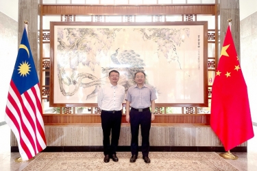 恒峰g22纸业总经理王志明拜访中国驻马来西亚大使欧阳玉靖