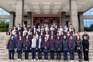 平湖市当湖高级中学研学团队走进恒峰g22纸业